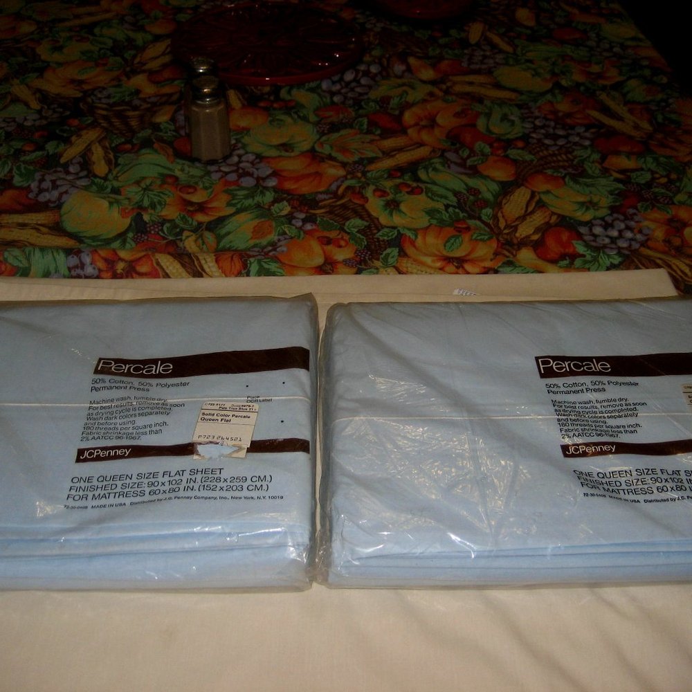 SET OF (2) JC PENNEY QUEEN SIZE FLAT SHEETS BLUE MIP